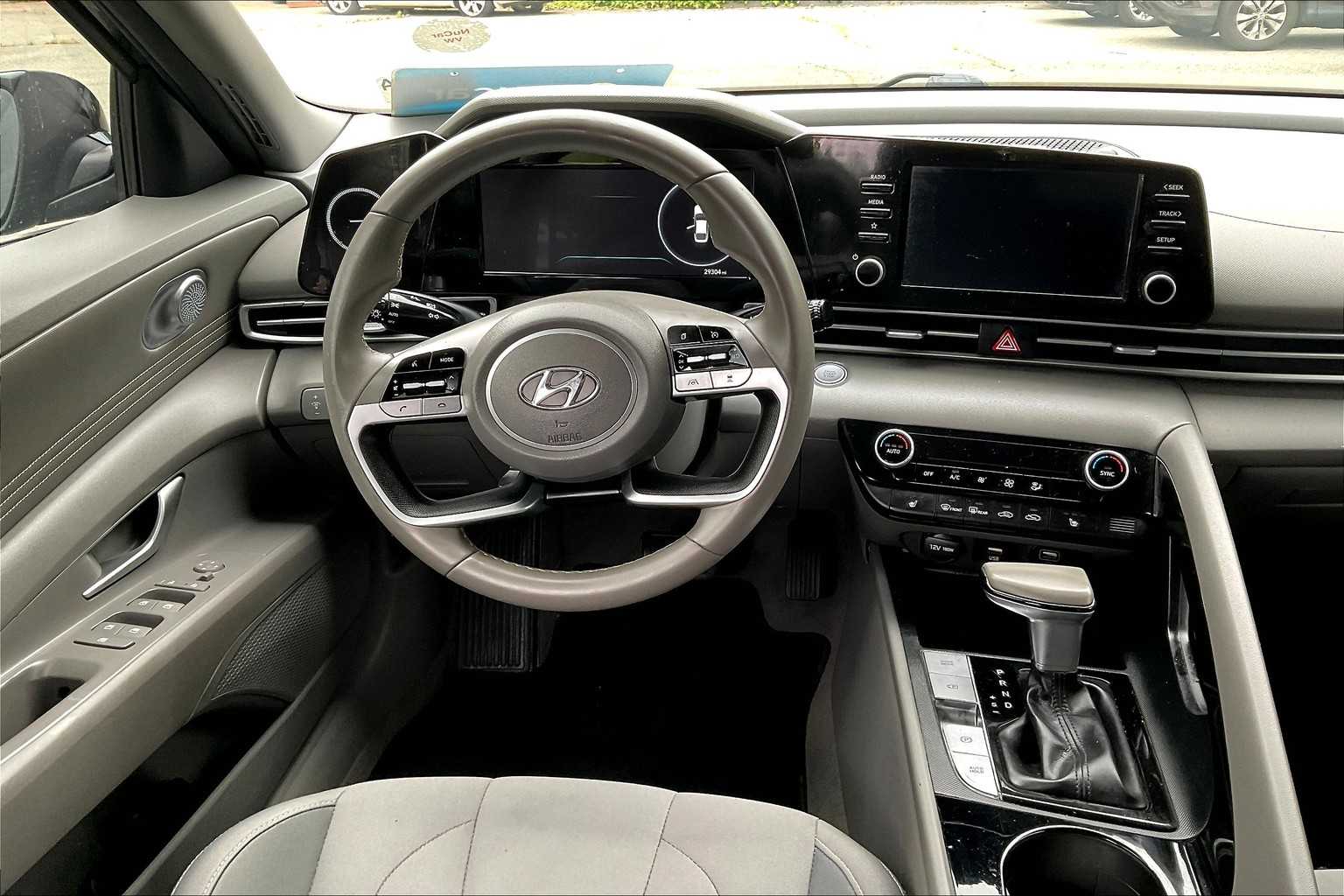 2021 Hyundai Elantra SEL - Photo 17