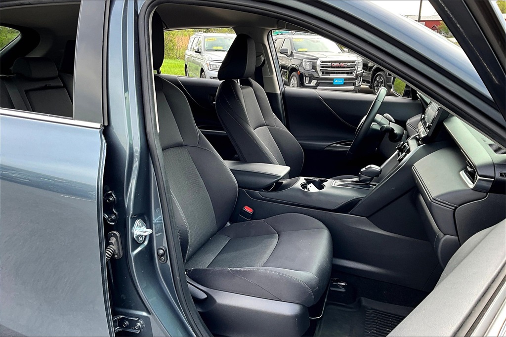 2021 Toyota Venza LE - Photo 11