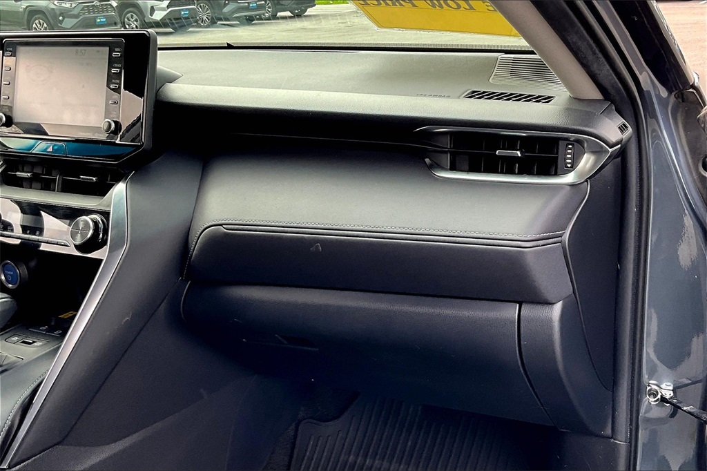 2021 Toyota Venza LE - Photo 13