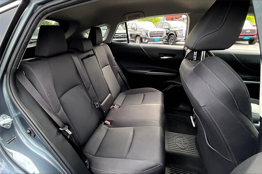 2021 Toyota Venza LE - Photo 16