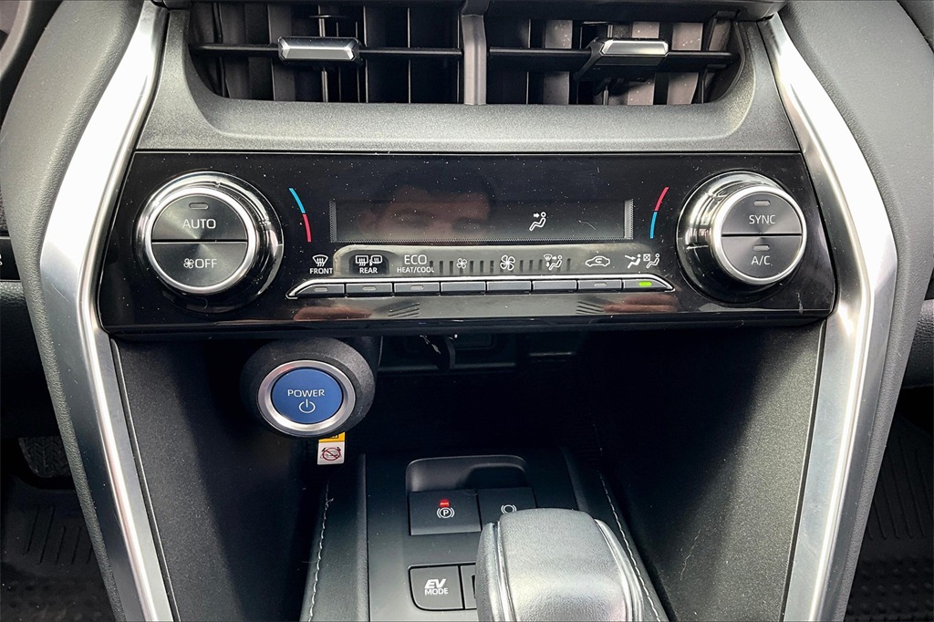 2021 Toyota Venza LE - Photo 26