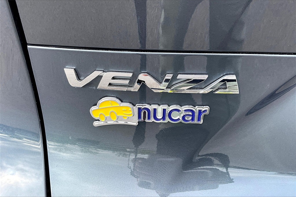 2021 Toyota Venza LE - Photo 28