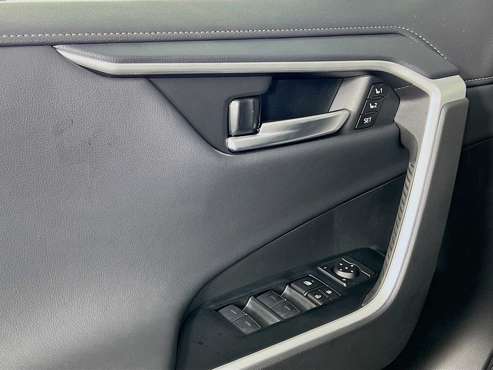 2025 Toyota RAV4 Limited - Photo 16