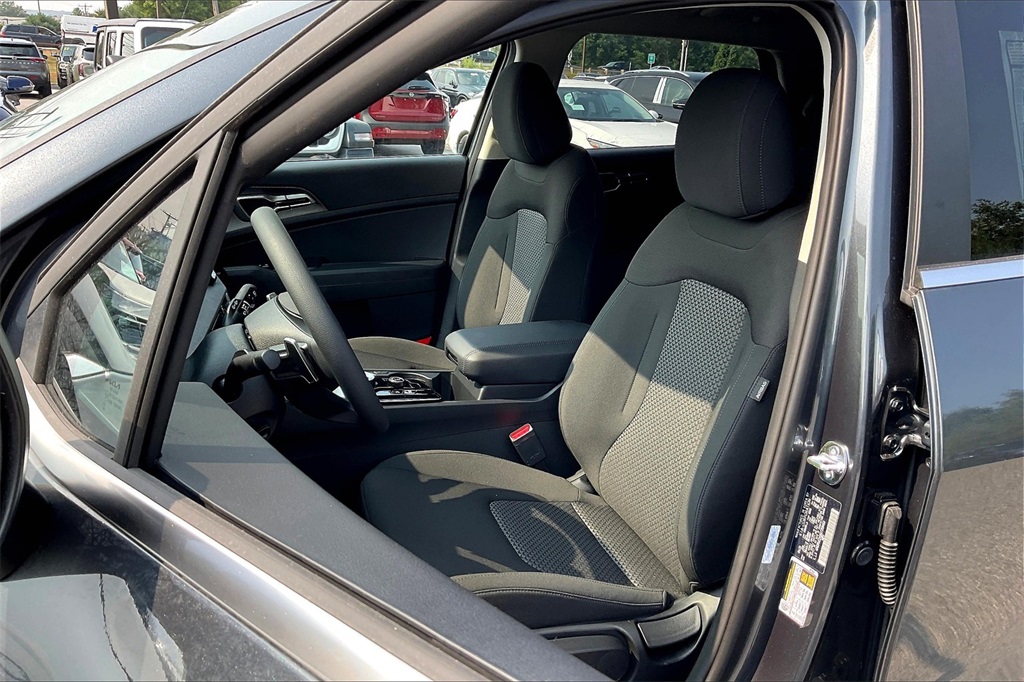 2025 Kia Sportage Hybrid LX - Photo 11