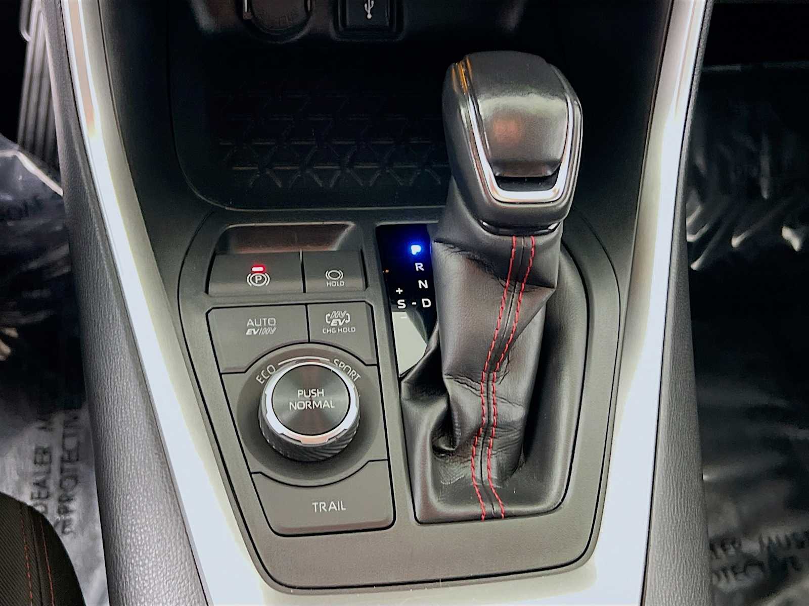 2021 Toyota RAV4 Prime SE - Photo 17