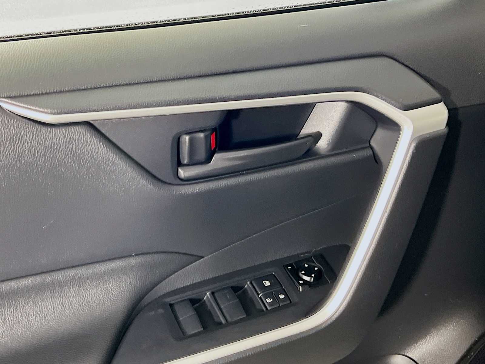 2021 Toyota RAV4 Prime SE - Photo 18