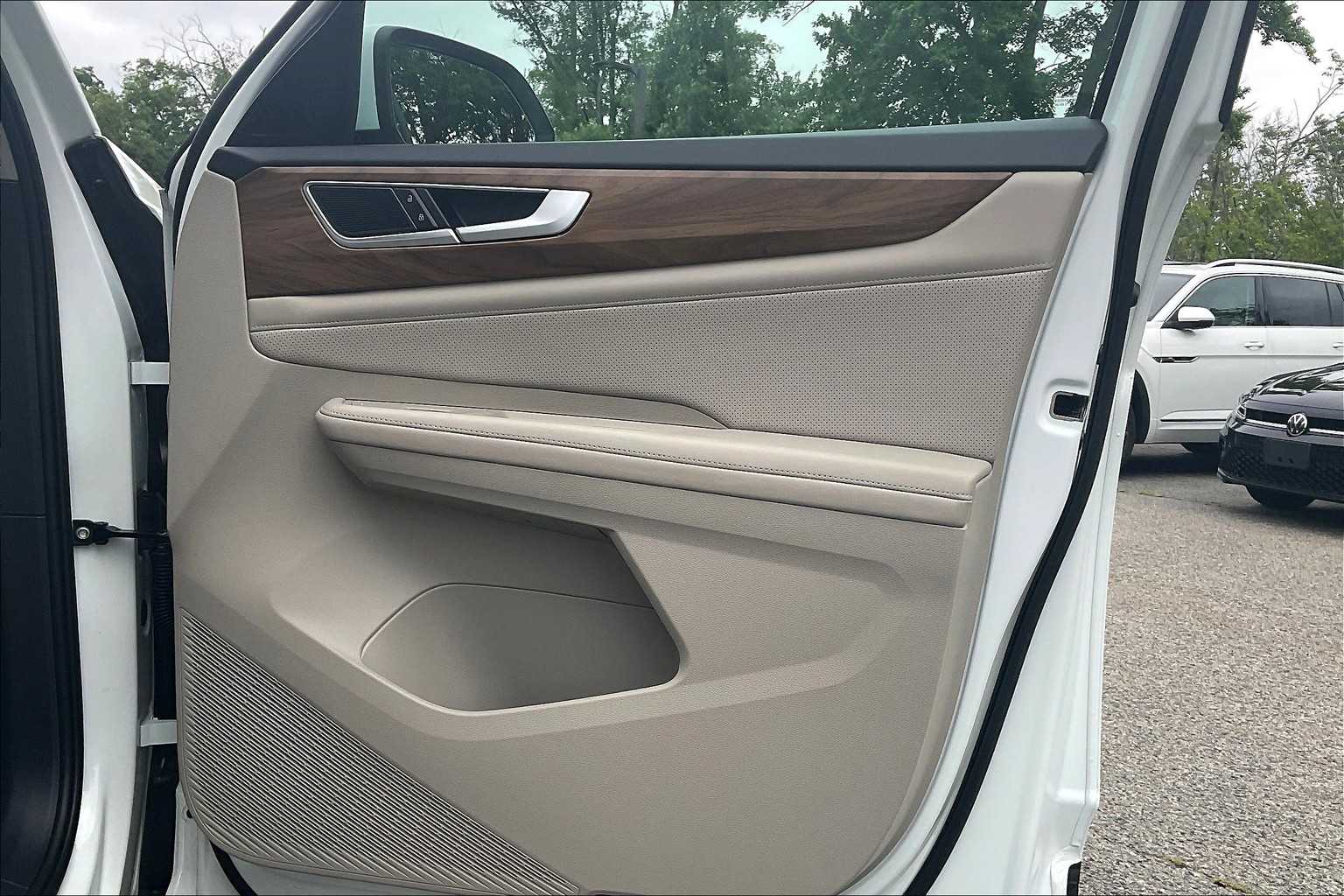 2024 Volkswagen Atlas 2.0T SE w/Technology - Photo 12