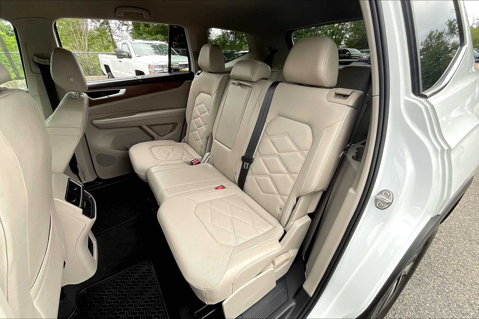 2024 Volkswagen Atlas 2.0T SE w/Technology - Photo 15