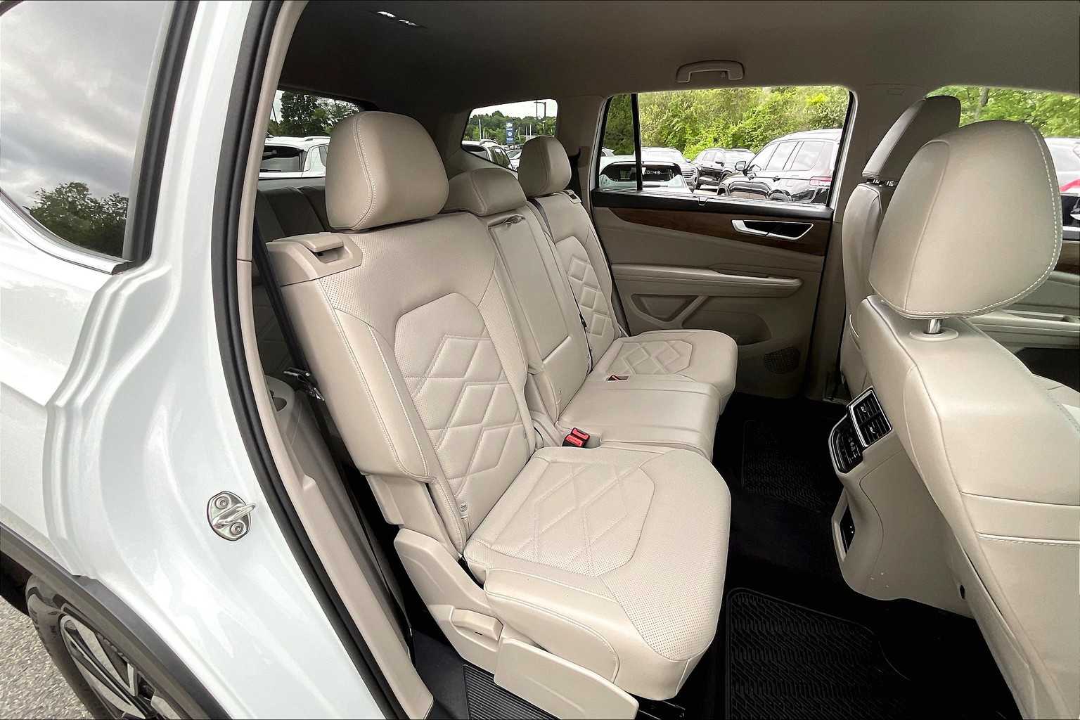 2024 Volkswagen Atlas 2.0T SE w/Technology - Photo 16