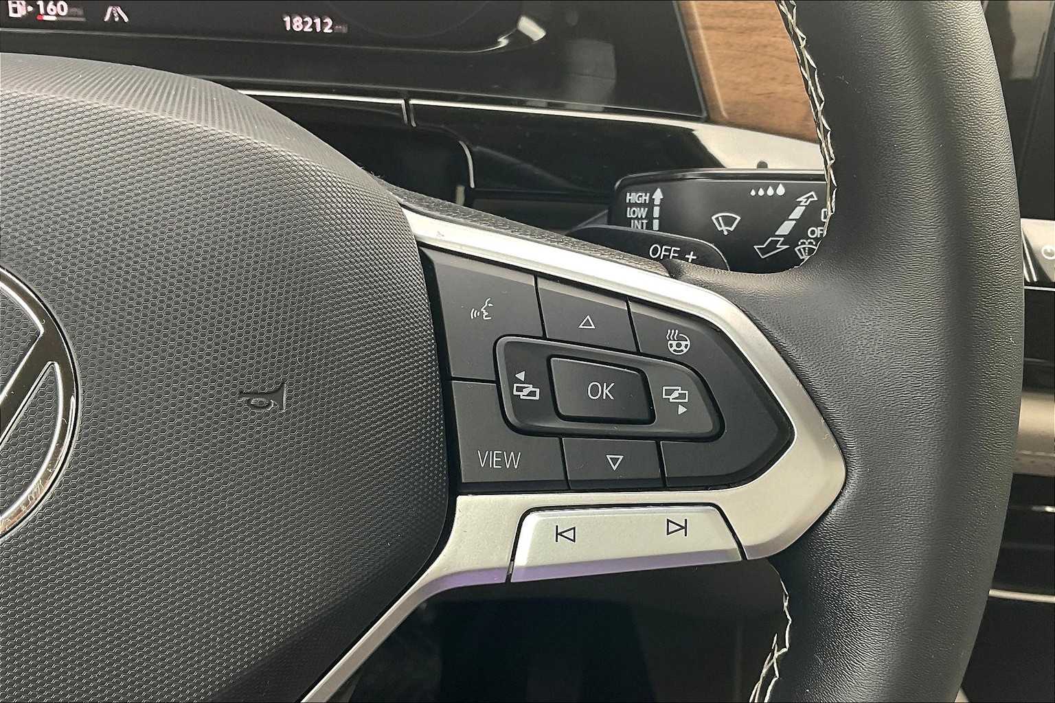 2024 Volkswagen Atlas 2.0T SE w/Technology - Photo 24