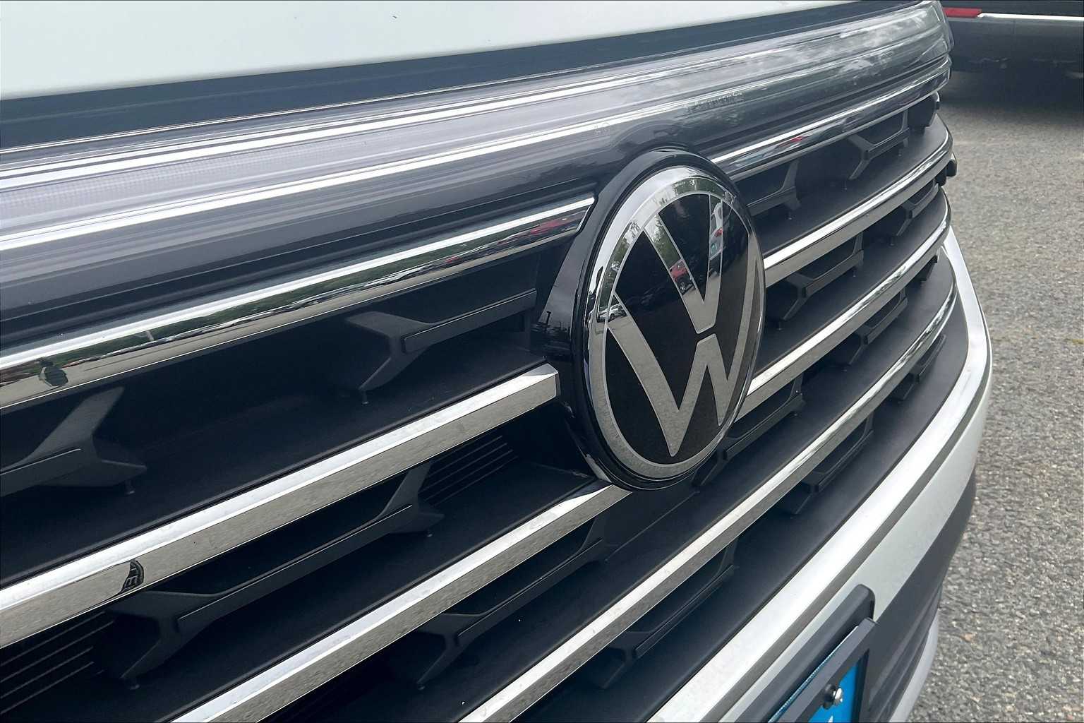 2024 Volkswagen Atlas 2.0T SE w/Technology - Photo 31