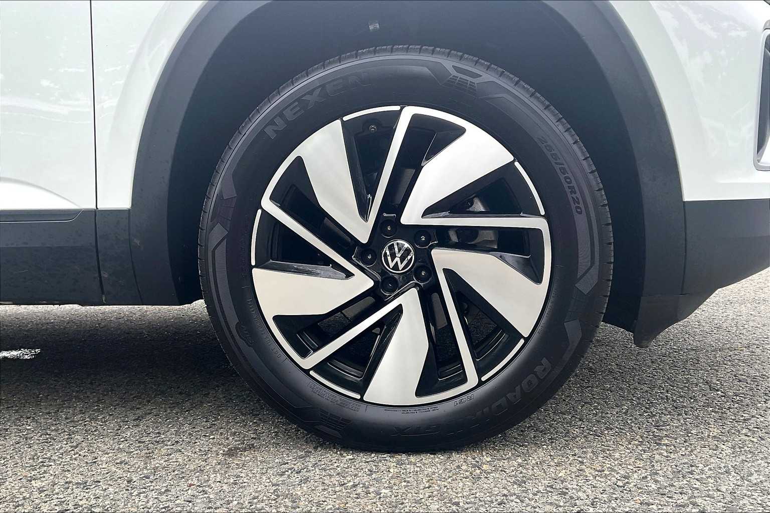 2024 Volkswagen Atlas 2.0T SE w/Technology - Photo 7