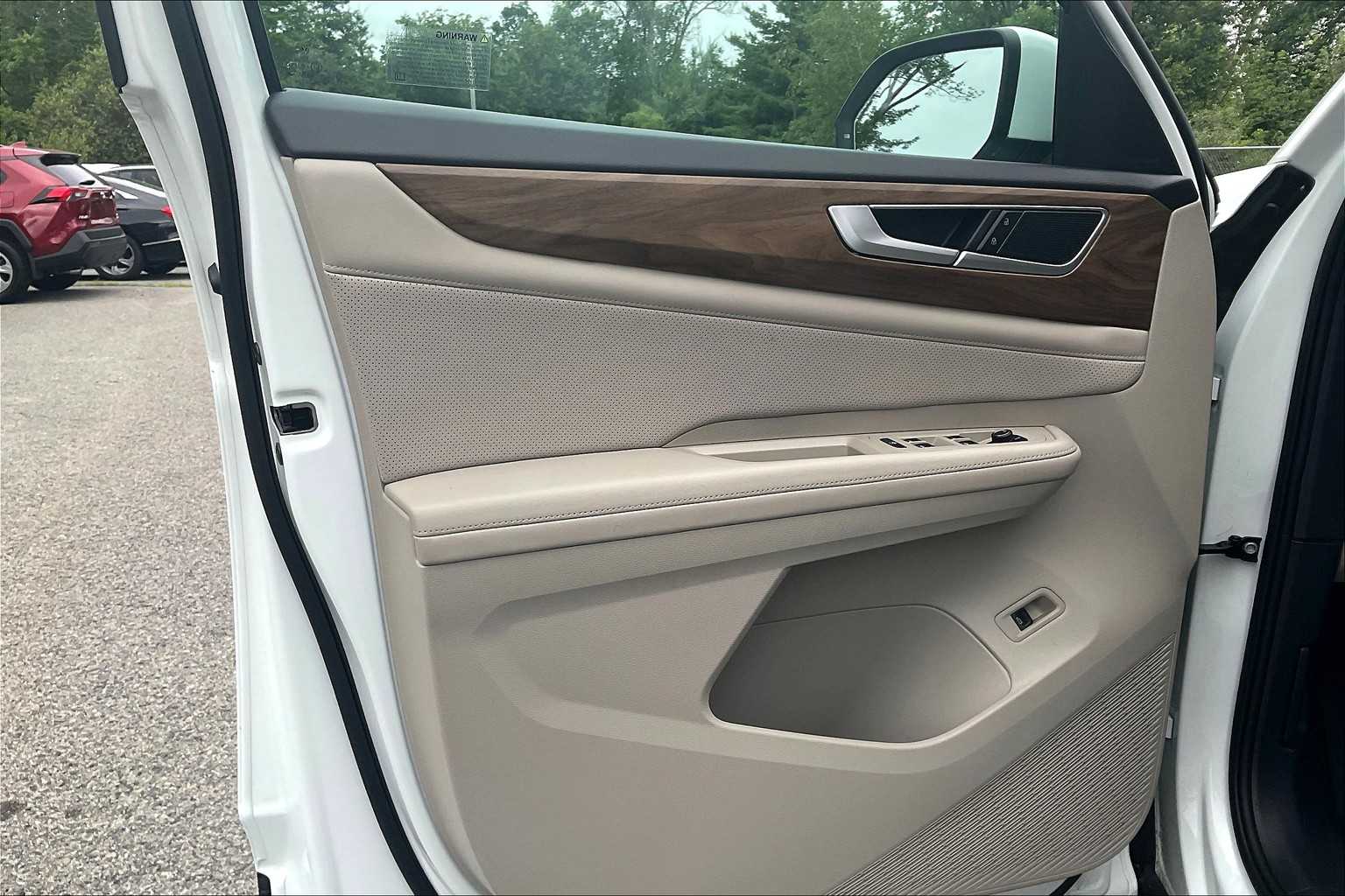 2024 Volkswagen Atlas 2.0T SE w/Technology - Photo 9