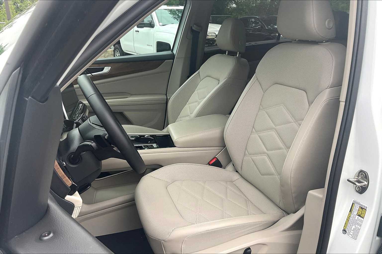 2024 Volkswagen Atlas 2.0T SE w/Technology - Photo 10