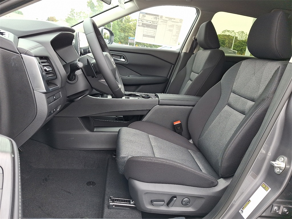 2026 Nissan Rogue SV - Photo 9