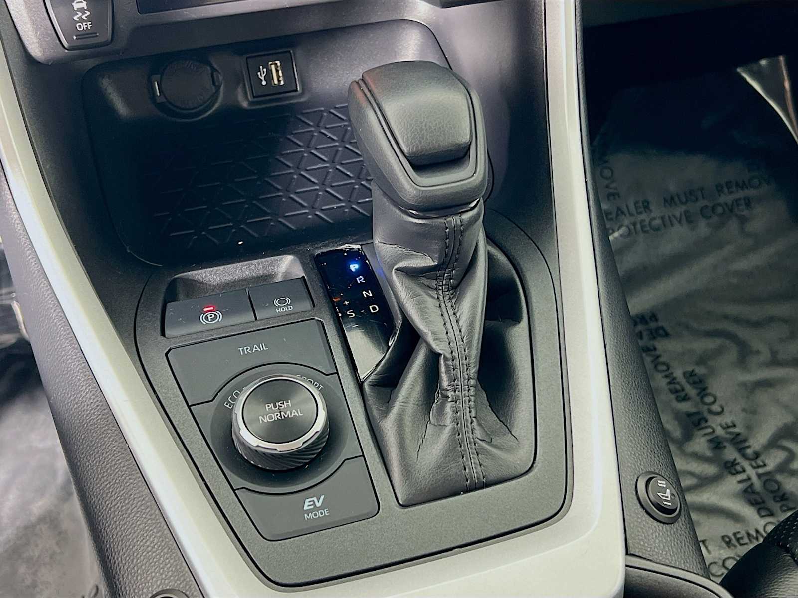2025 Toyota RAV4 Hybrid LE - Photo 16