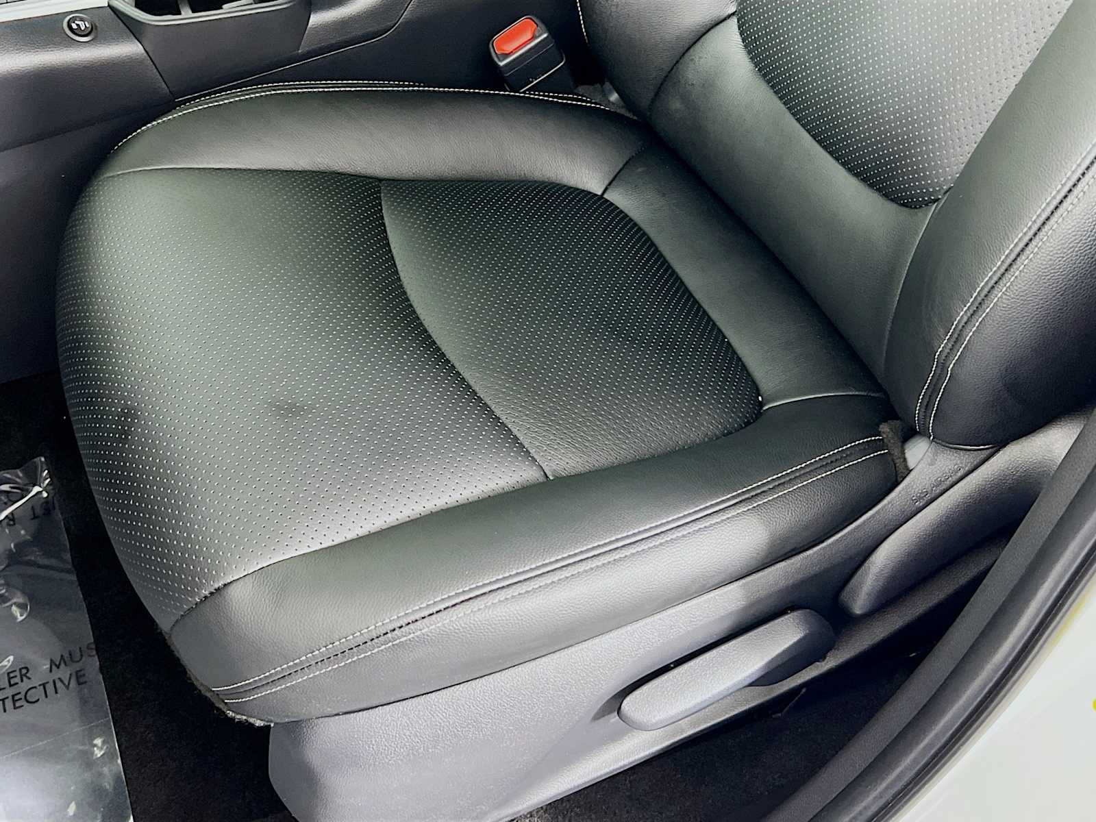 2025 Toyota RAV4 Hybrid LE - Photo 19