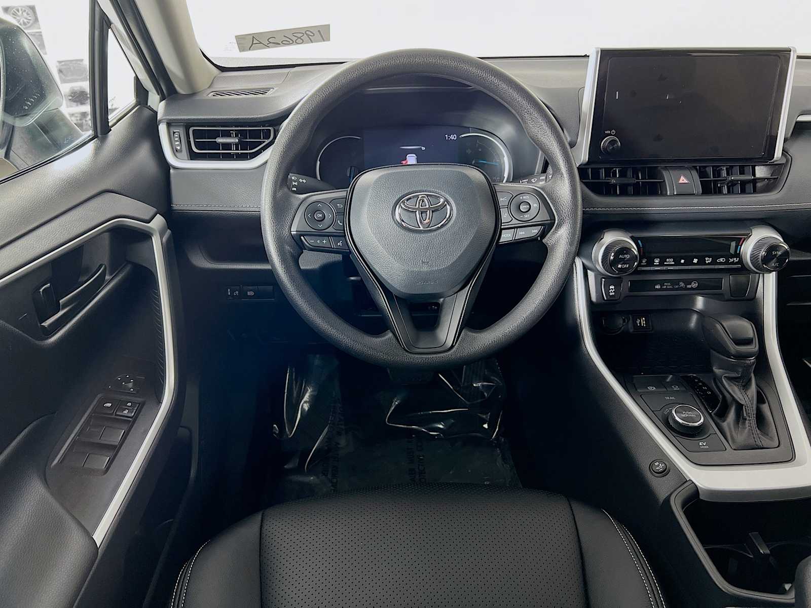 2025 Toyota RAV4 Hybrid LE - Photo 21