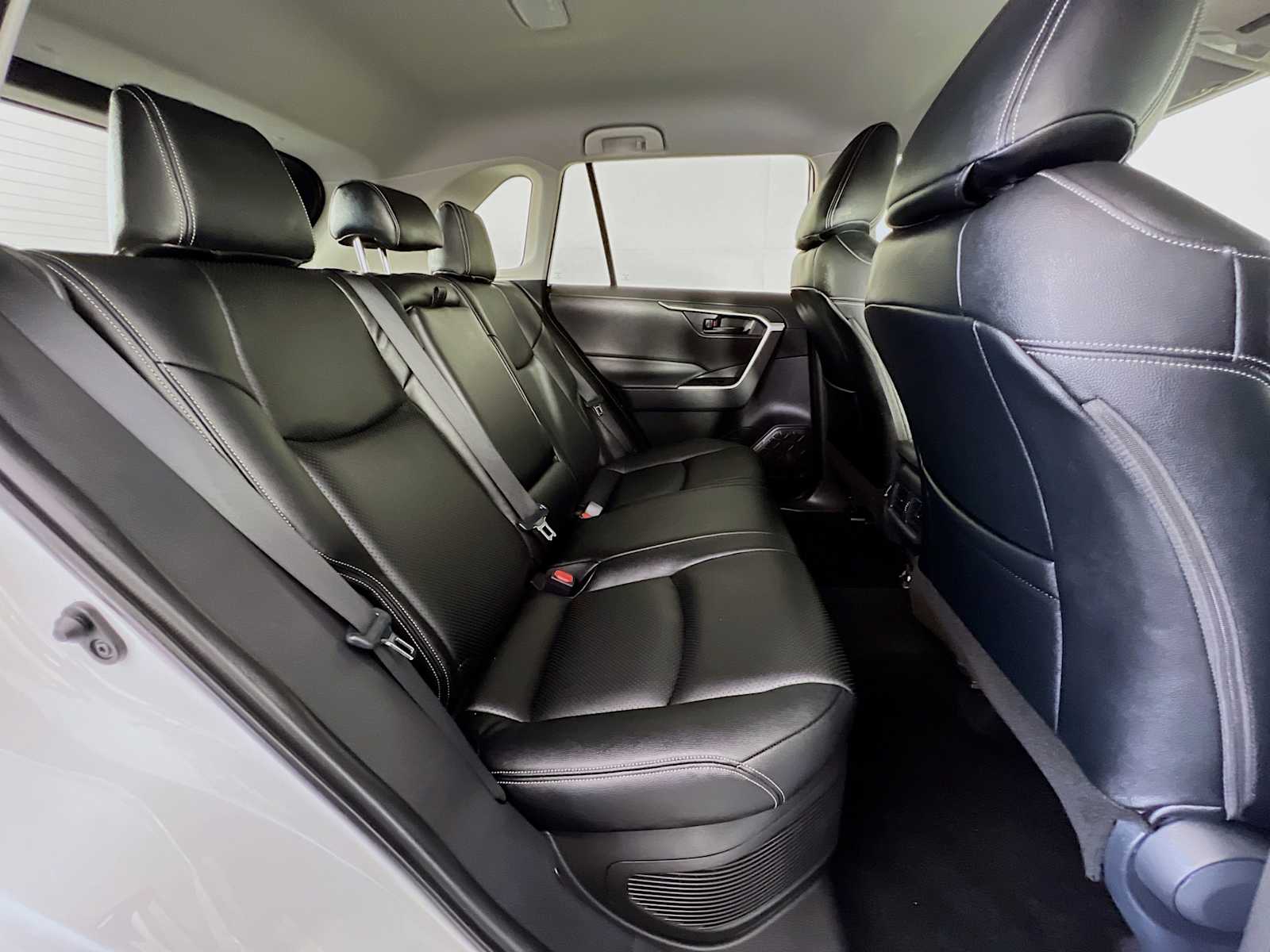 2025 Toyota RAV4 Hybrid LE - Photo 26