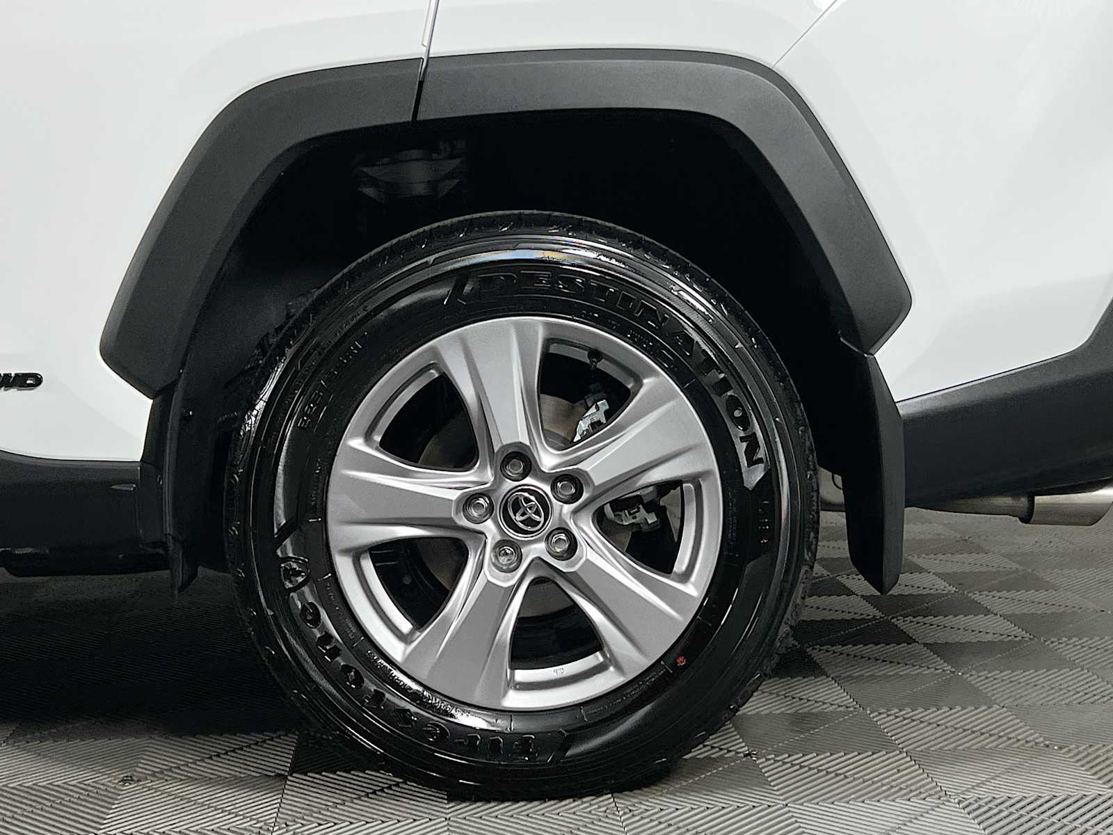 2025 Toyota RAV4 Hybrid LE - Photo 30