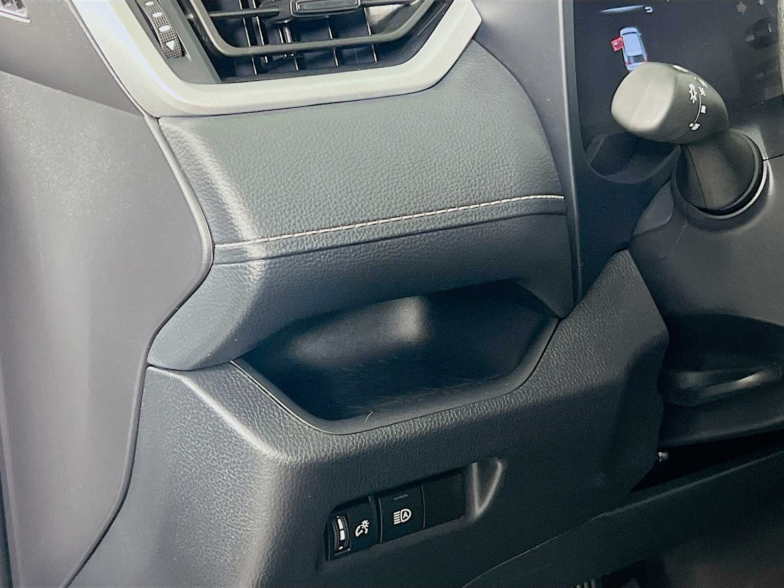 2025 Toyota RAV4 Hybrid LE - Photo 10