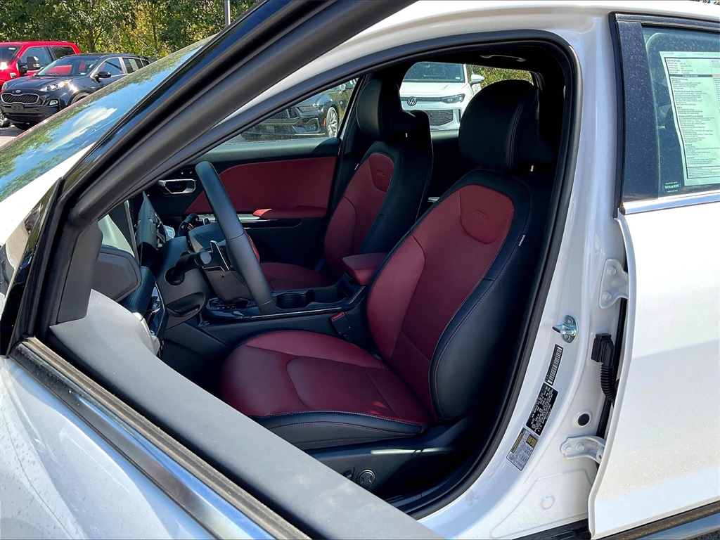 2025 Kia K4 GT-Line - Photo 11