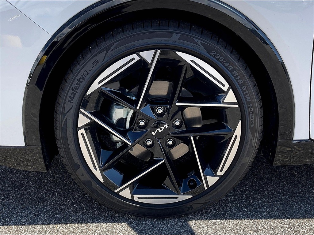 2025 Kia K4 GT-Line - Photo 8