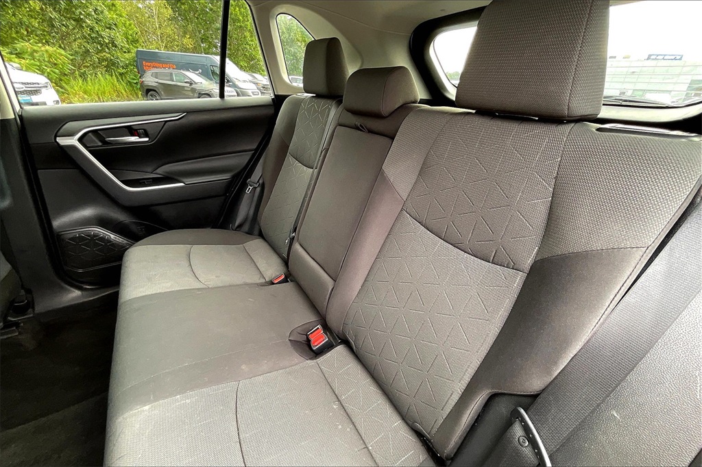 2022 Toyota RAV4 XLE - Photo 14