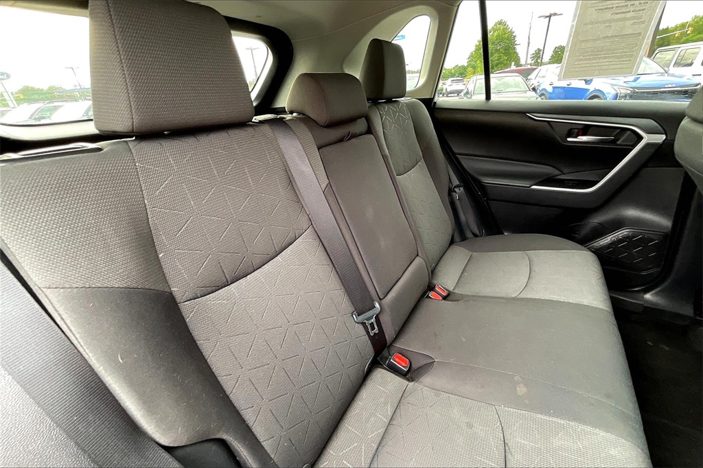 2022 Toyota RAV4 XLE - Photo 15