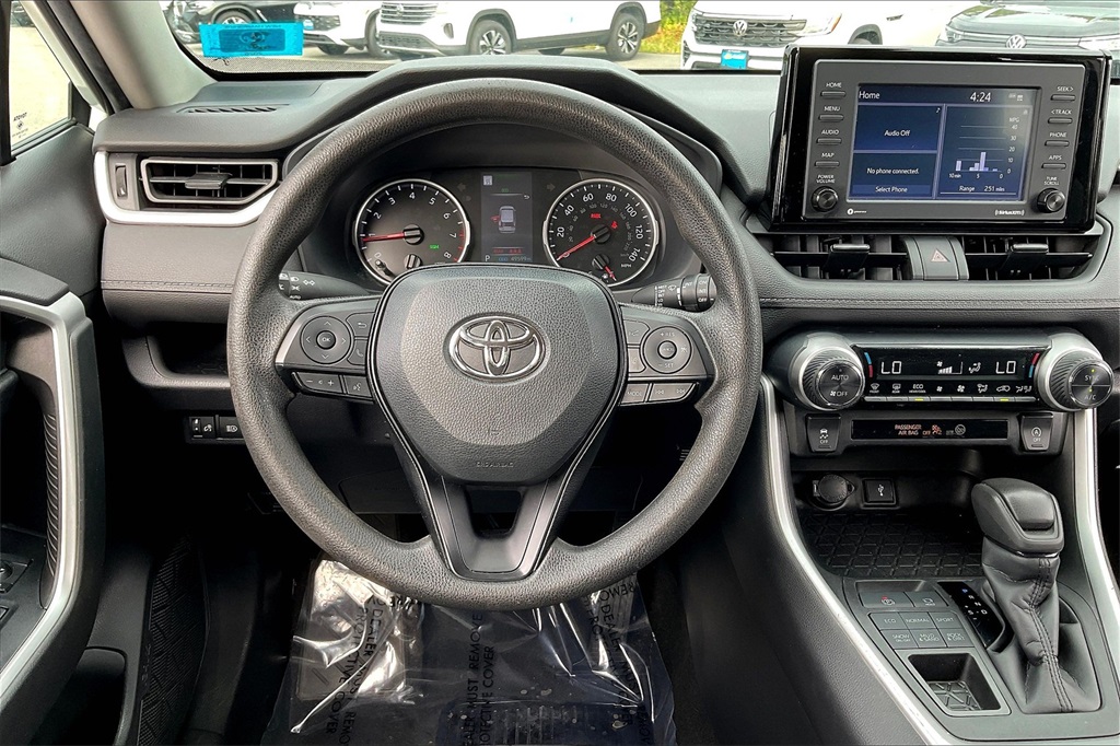 2022 Toyota RAV4 XLE - Photo 16