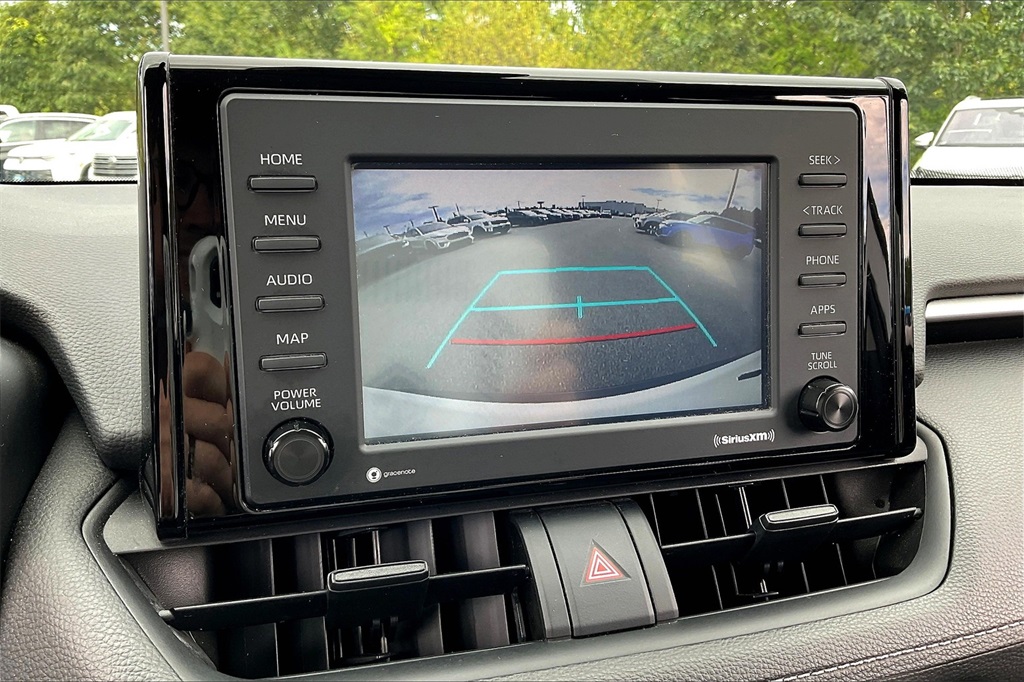 2022 Toyota RAV4 XLE - Photo 18
