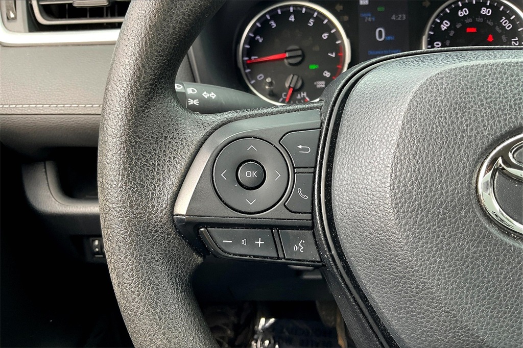 2022 Toyota RAV4 XLE - Photo 21