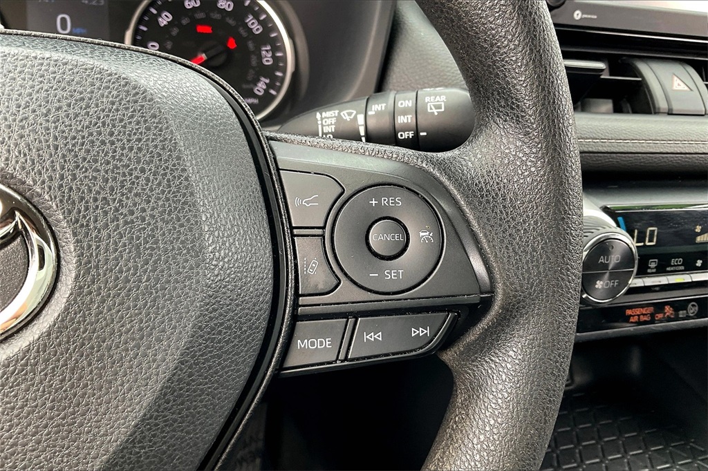 2022 Toyota RAV4 XLE - Photo 22