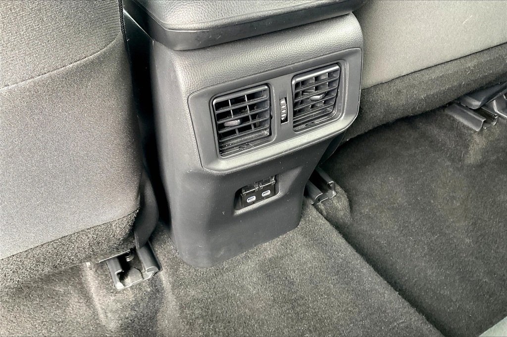 2022 Toyota RAV4 XLE - Photo 25