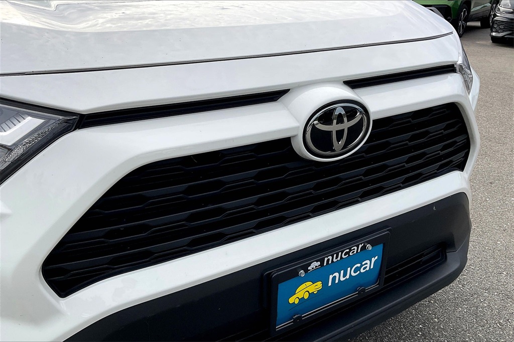 2022 Toyota RAV4 XLE - Photo 28
