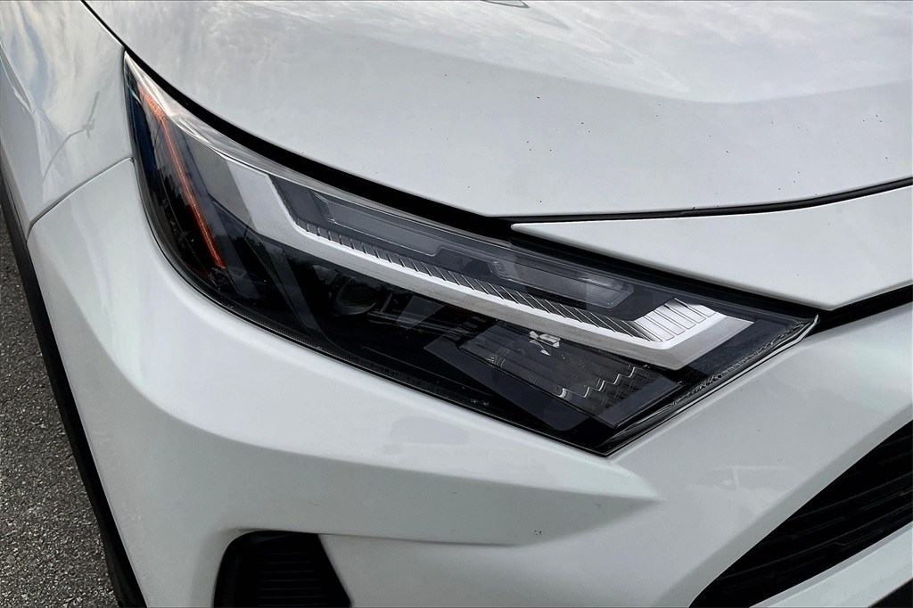 2022 Toyota RAV4 XLE - Photo 29