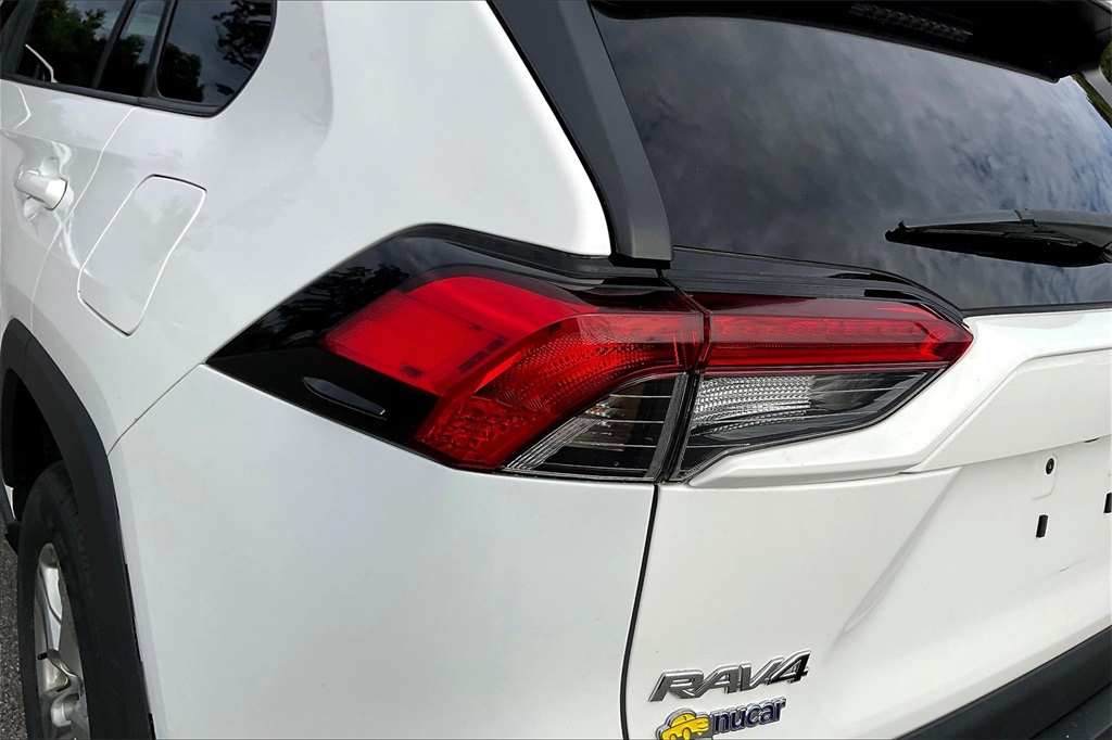 2022 Toyota RAV4 XLE - Photo 30