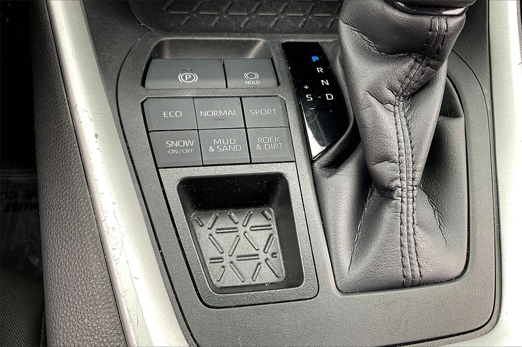 2022 Toyota RAV4 XLE - Photo 32