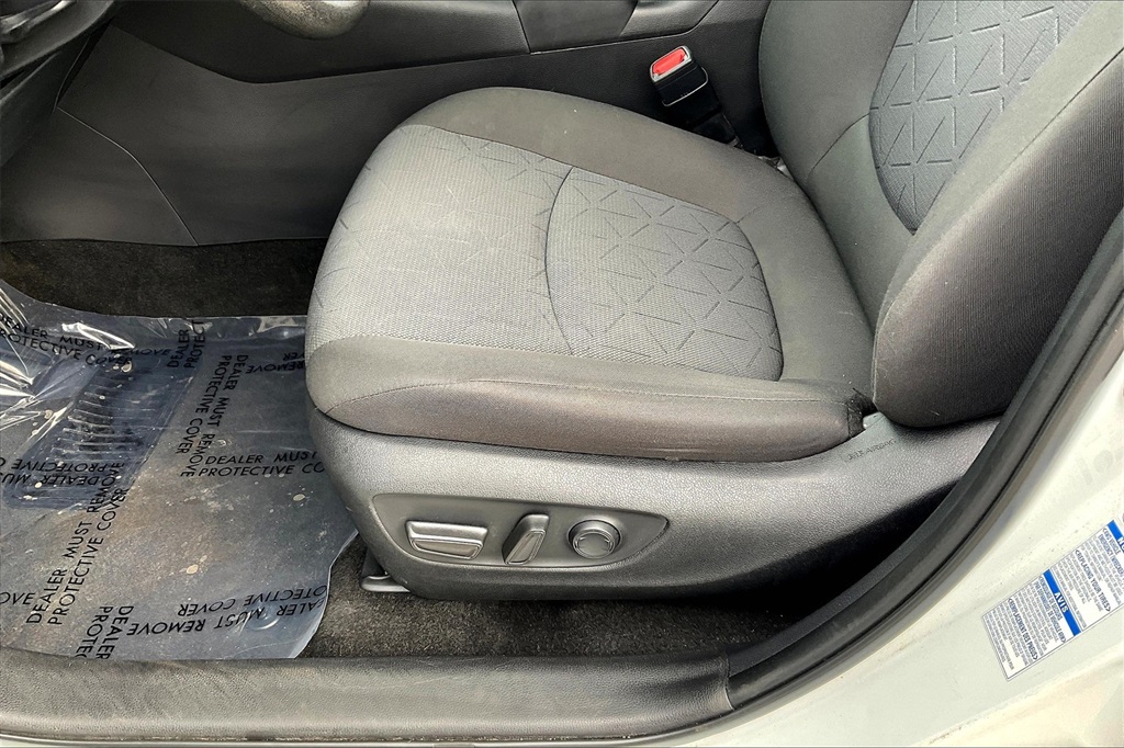 2022 Toyota RAV4 XLE - Photo 33
