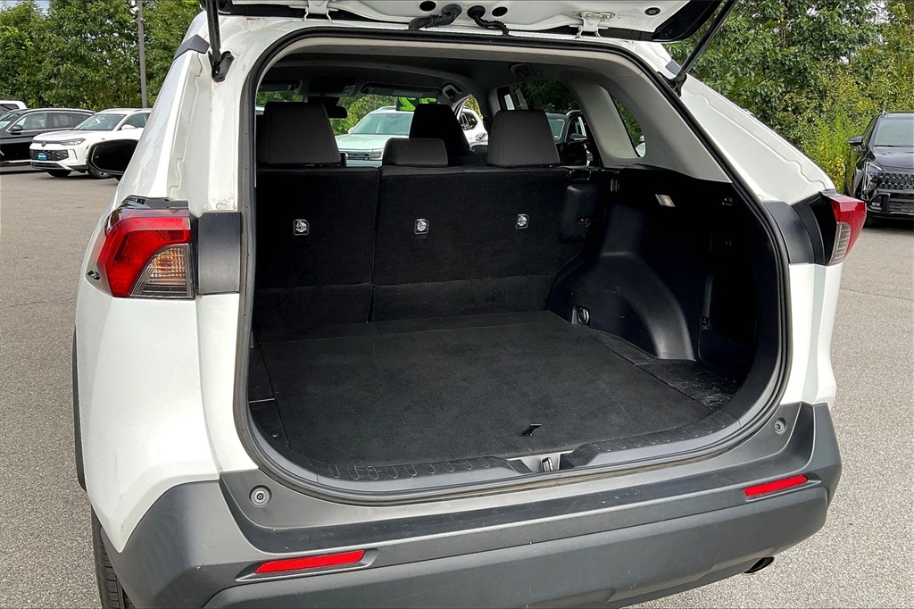 2022 Toyota RAV4 XLE - Photo 34