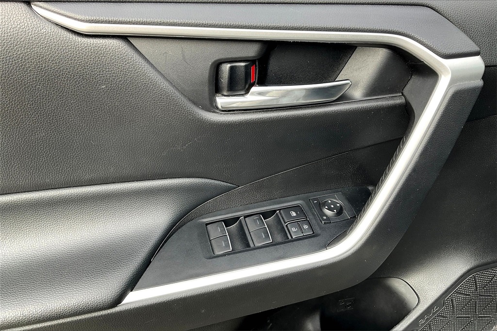 2022 Toyota RAV4 XLE - Photo 36