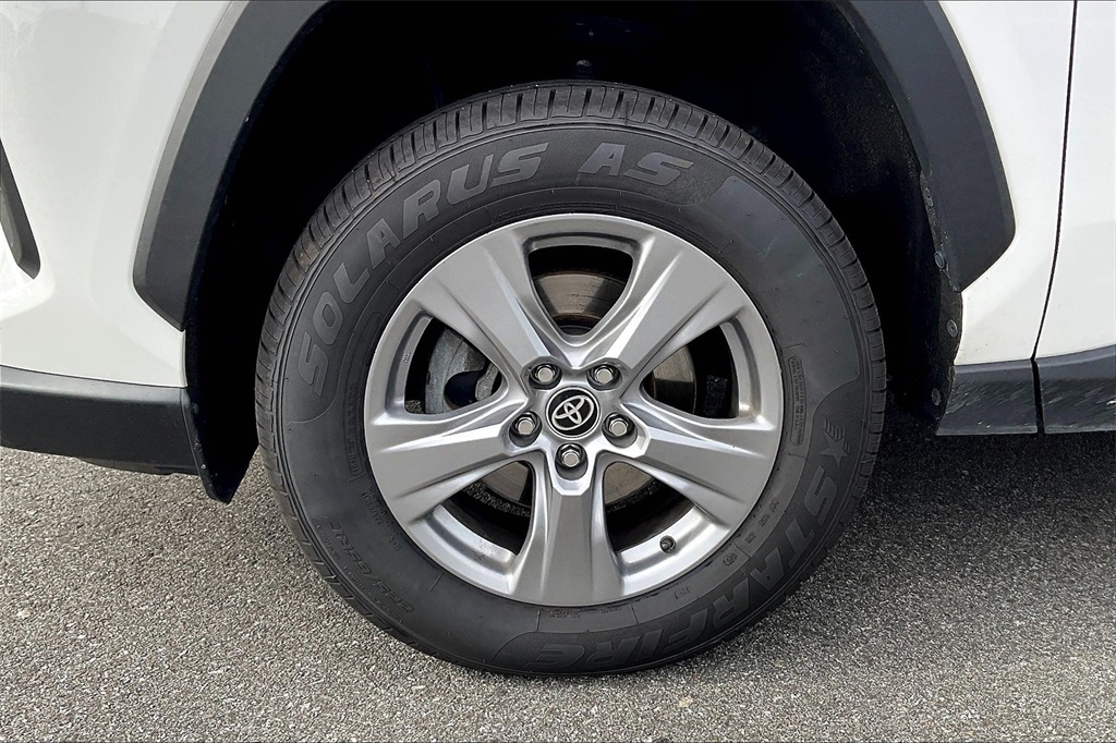 2022 Toyota RAV4 XLE - Photo 7