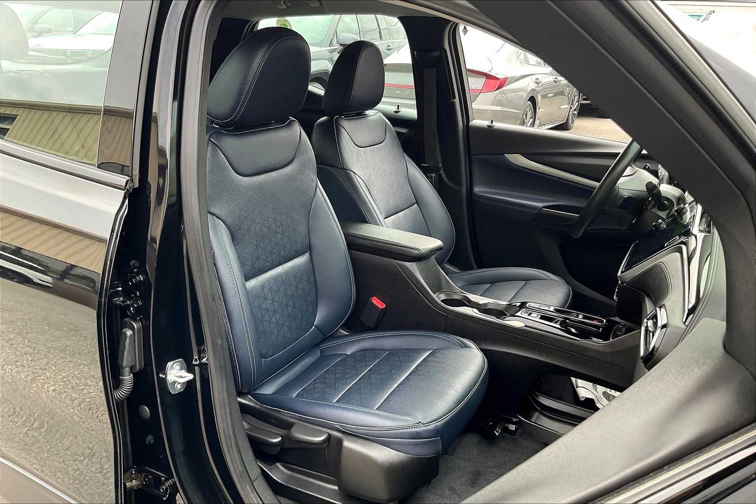 2022 Chevrolet Bolt EUV LT - Photo 11