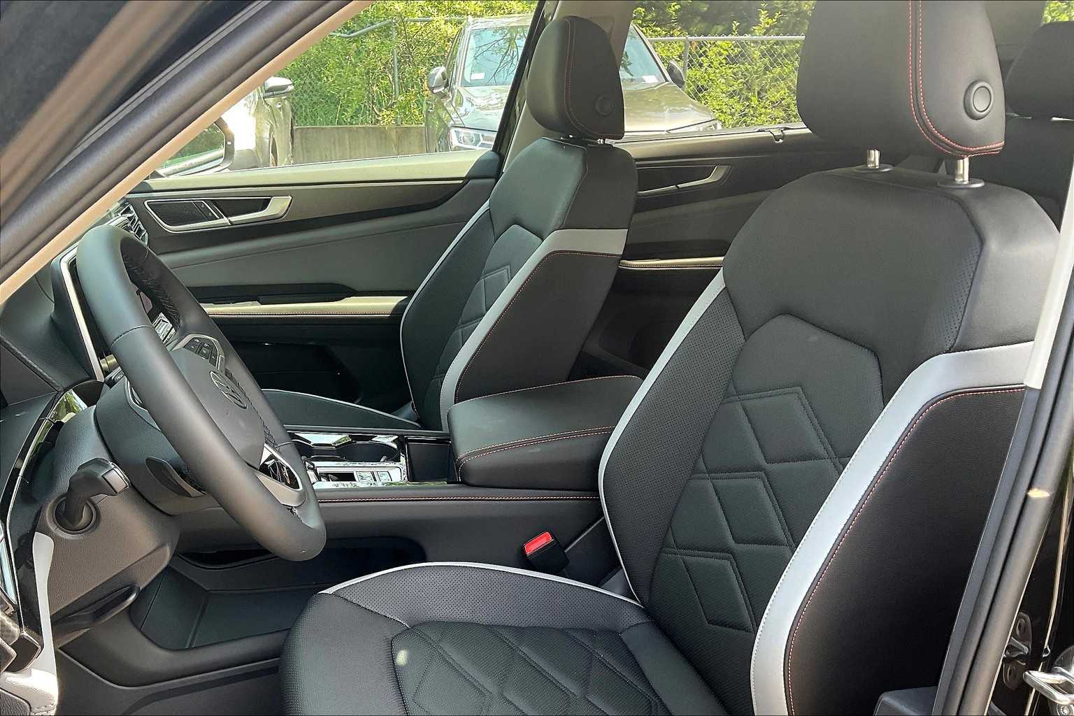 2025 Volkswagen Atlas 2.0T Peak Edition - Photo 11