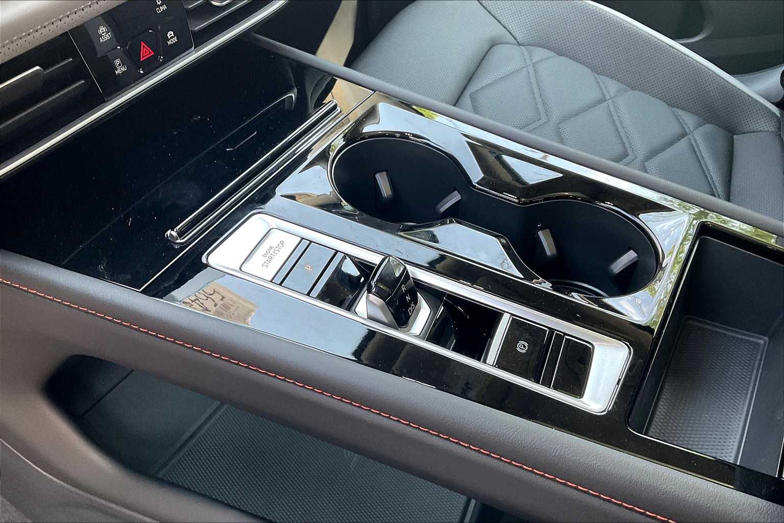 2025 Volkswagen Atlas 2.0T Peak Edition - Photo 14
