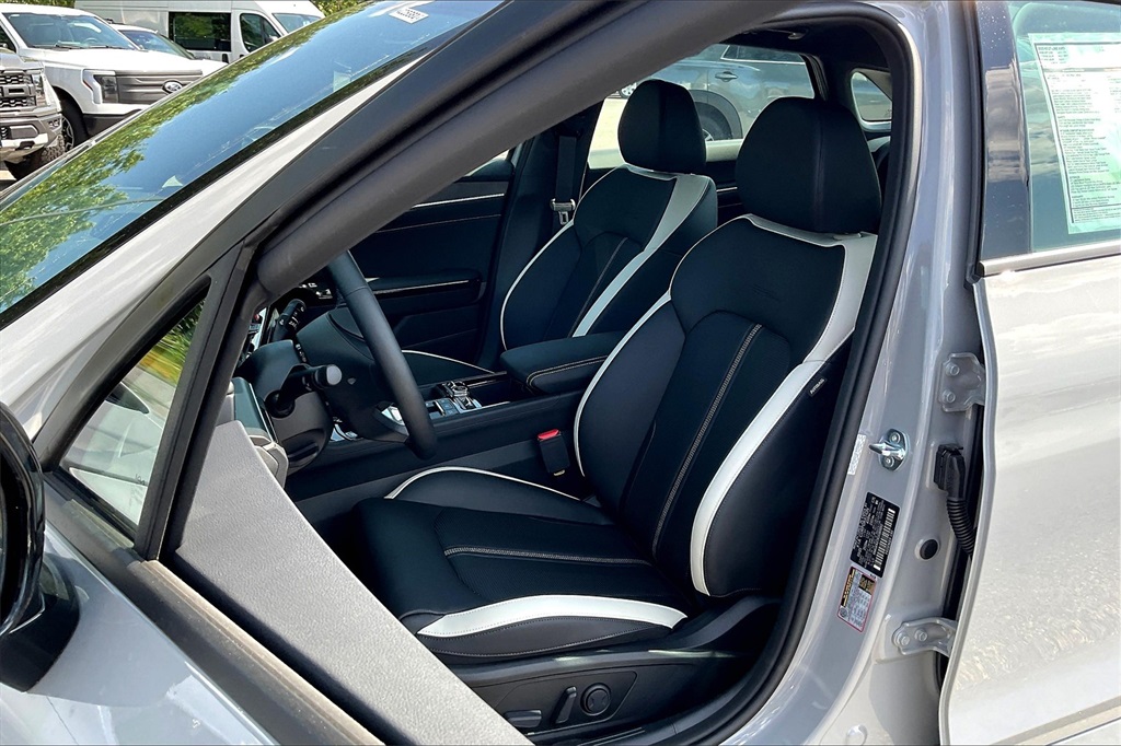 2025 Kia K5 GT-Line - Photo 11