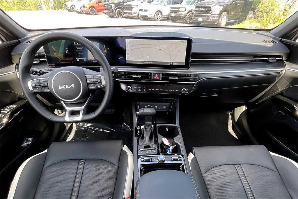2025 Kia K5 GT-Line - Photo 12