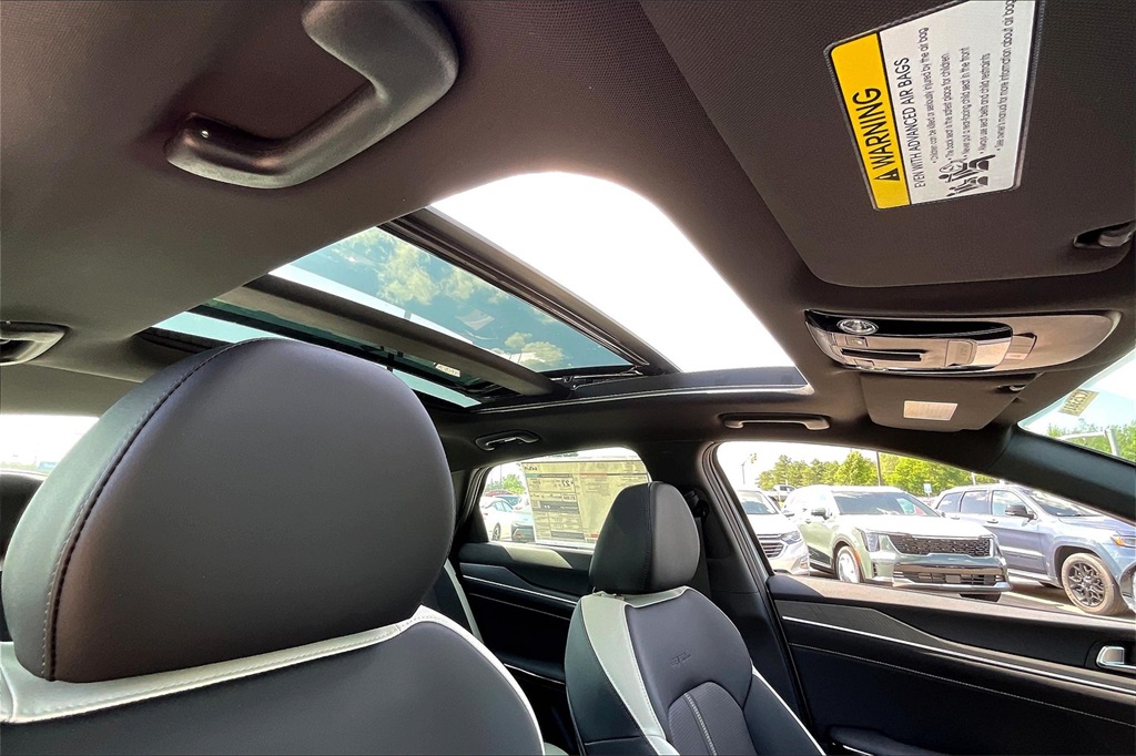 2025 Kia K5 GT-Line - Photo 18