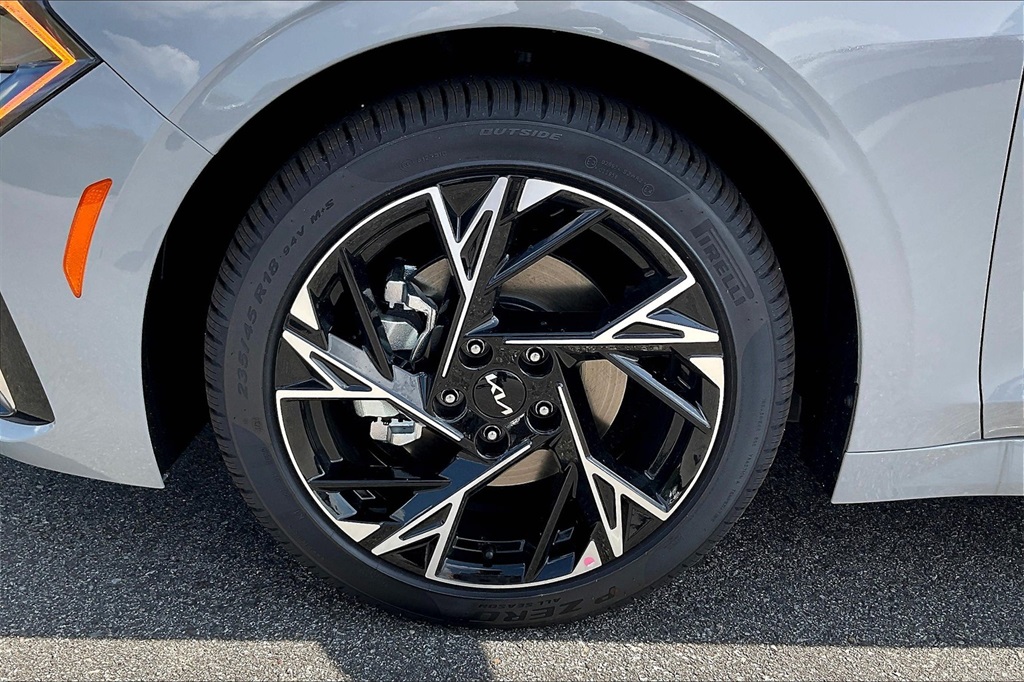 2025 Kia K5 GT-Line - Photo 8