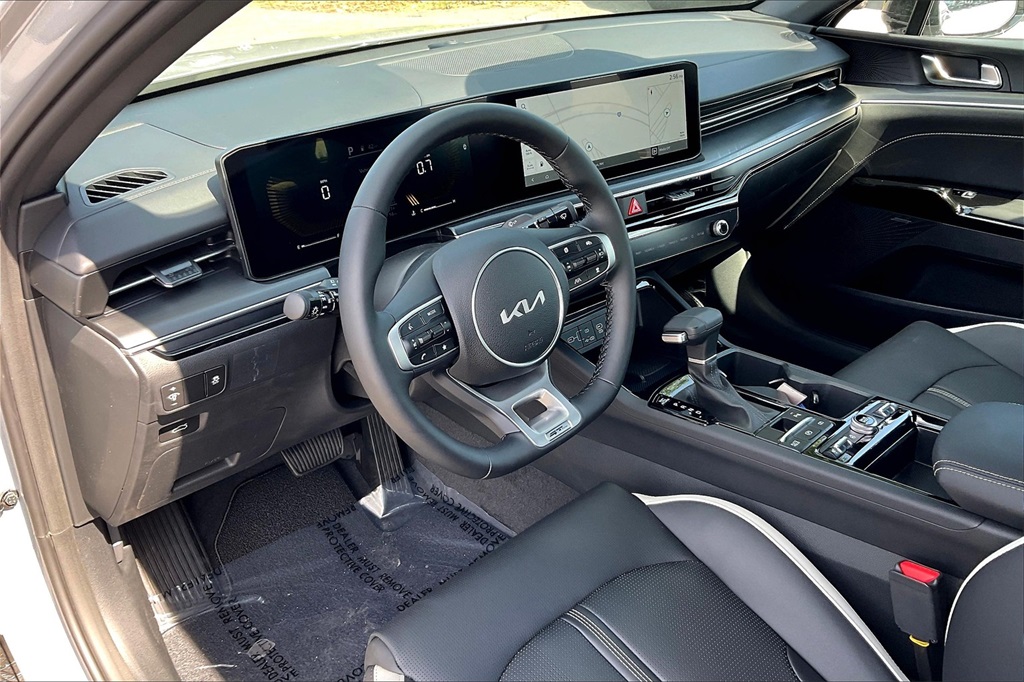 2025 Kia K5 GT-Line - Photo 9